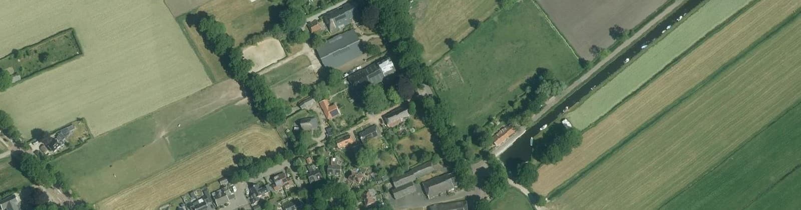 Luchtfoto van Noordlaren Dorp