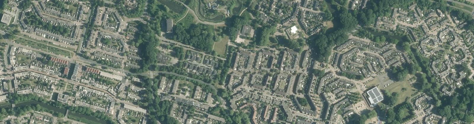 Luchtfoto van Middenhof en Uithof