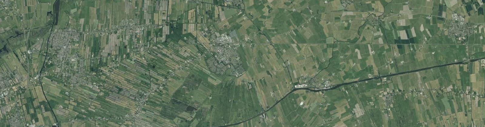 Luchtfoto van Verspreide huizen Buitenpost