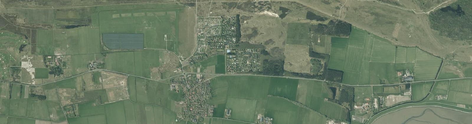 Luchtfoto van Verspreide huizen Ballum