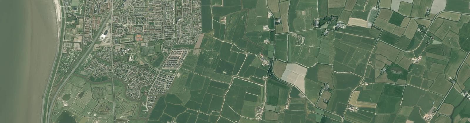 Luchtfoto van Verspreide huizen Harlingen