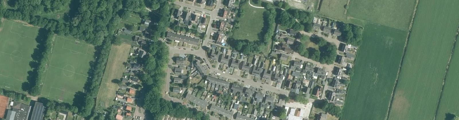 Luchtfoto van Langezwaag-Kom