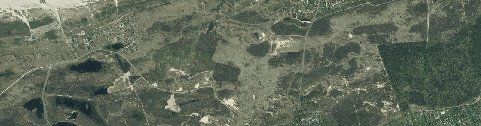 Luchtfoto van Verspreide huizen Midsland-Noord