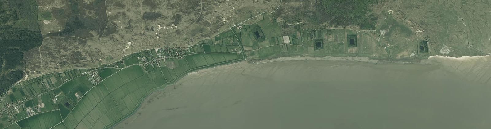 Luchtfoto van Verspreide huizen Oosterend-Zuid