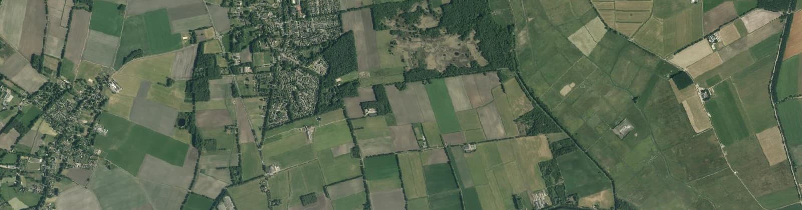 Luchtfoto van Verspreide huizen Oosterhesselen