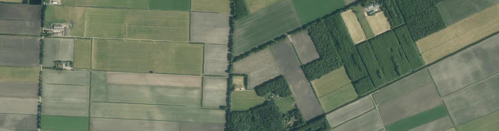 Luchtfoto van Verspreide huizen Nieuwlande