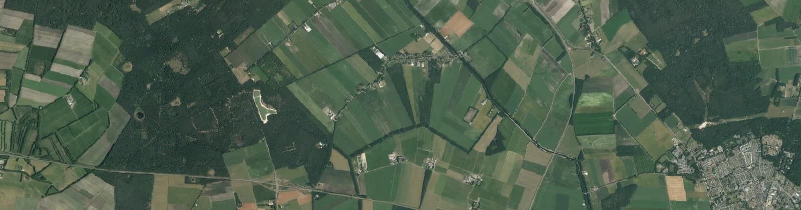 Luchtfoto van Verspreide huizen 't Haantje