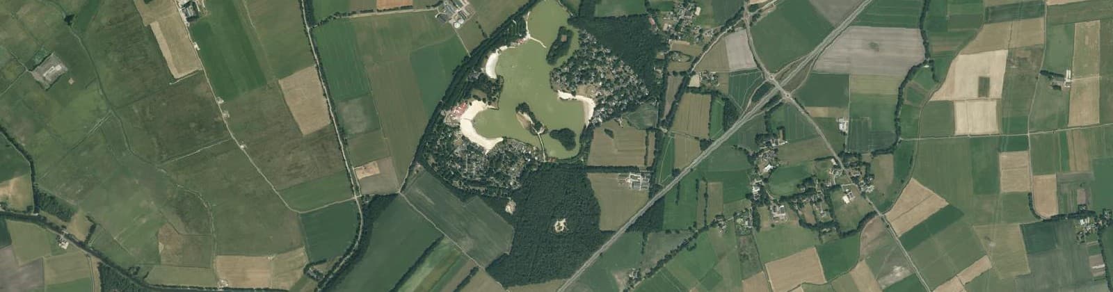 Luchtfoto van Verspreide huizen Erm