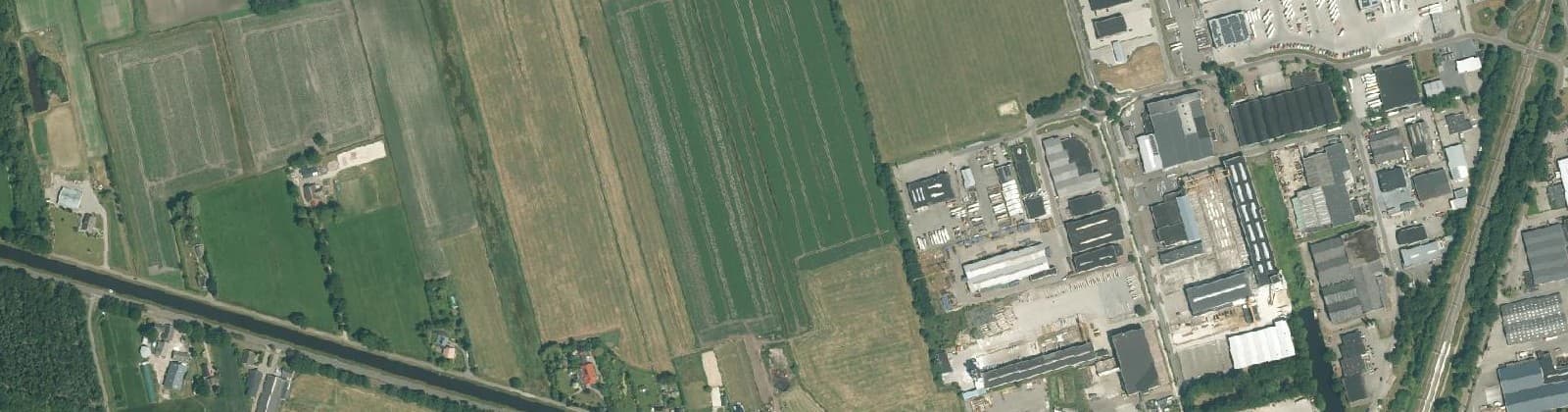 Luchtfoto van Verspreide huizen Veenoord