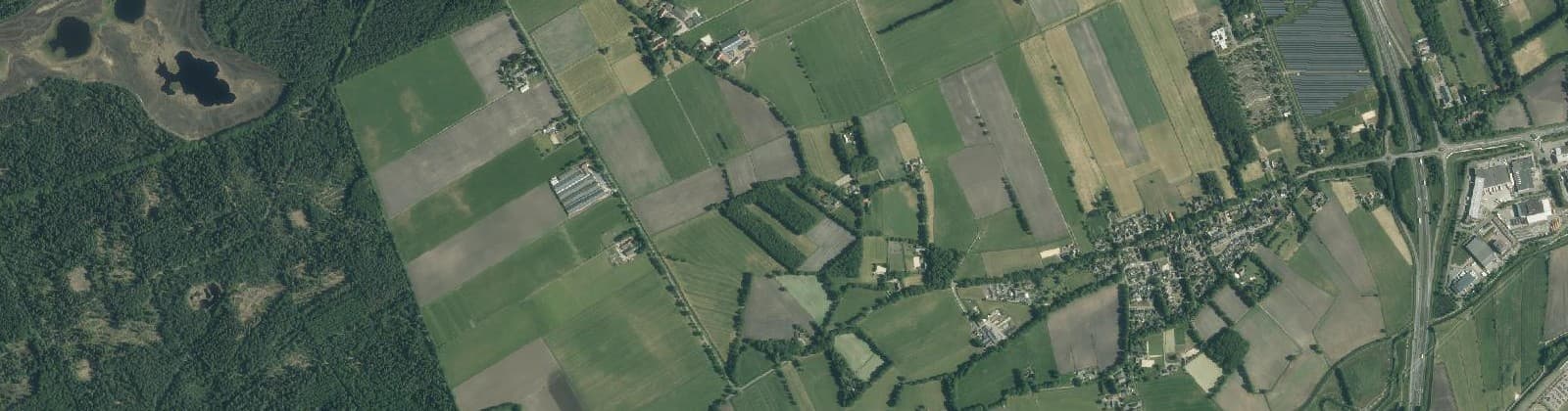 Luchtfoto van Verspreide huizen Fluitenberg