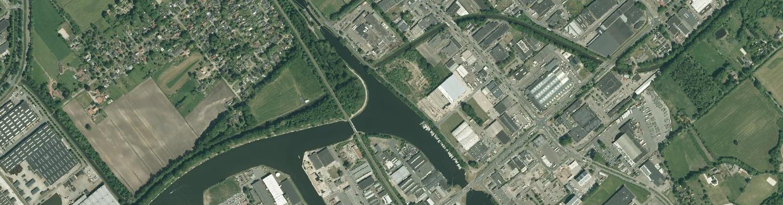 Luchtfoto van Bedrijventerrein Dollegoor Turfkade