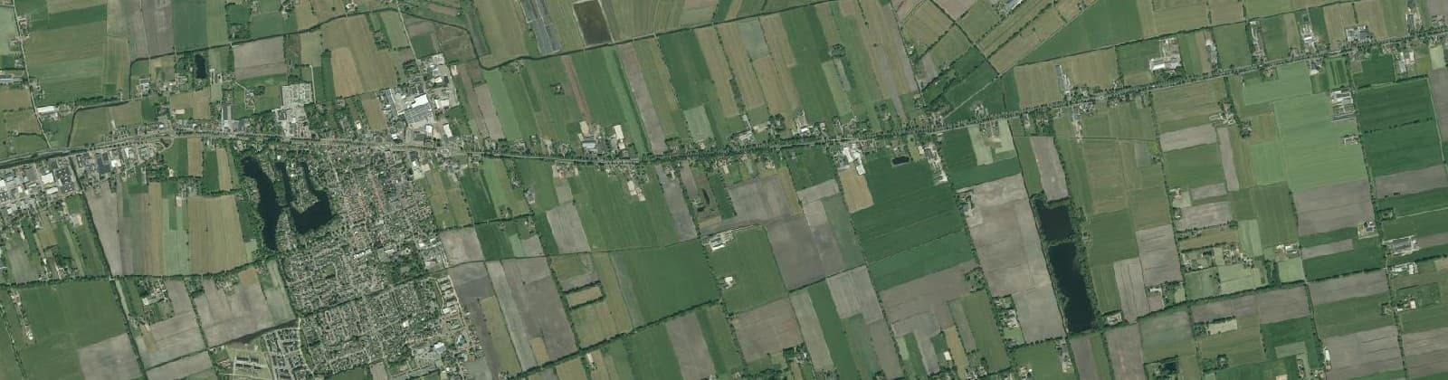 Luchtfoto van Verspreide huizen Oosterhulst