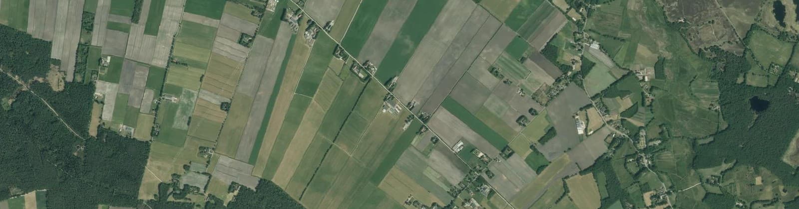 Luchtfoto van Verspreide huizen Westerhuizingerveld