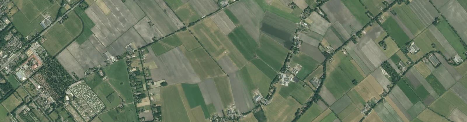 Luchtfoto van Verspreide huizen Oud-Lutten
