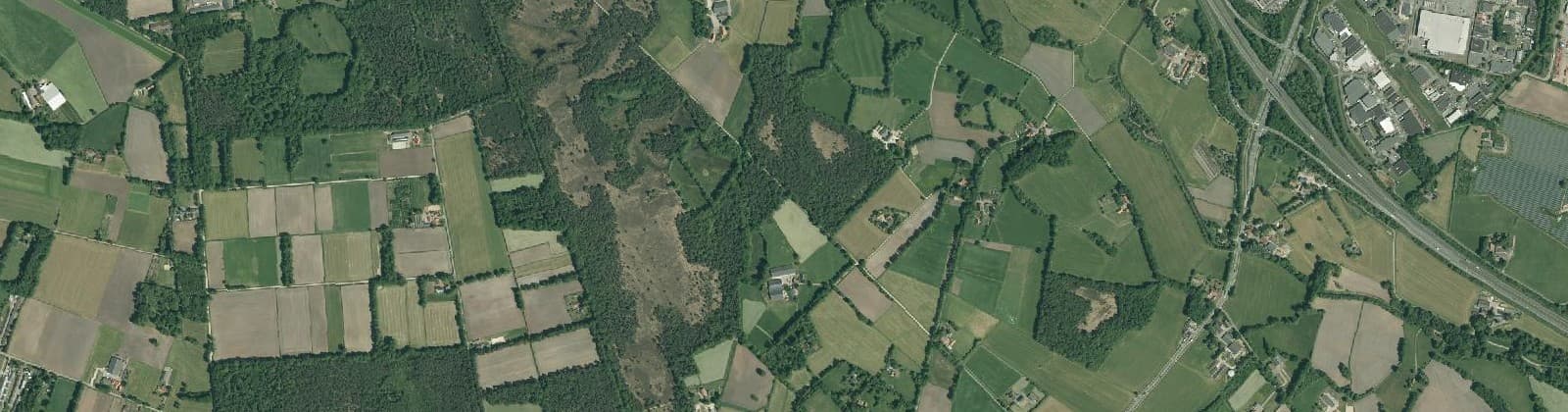Luchtfoto van Verspreide huizen Oele