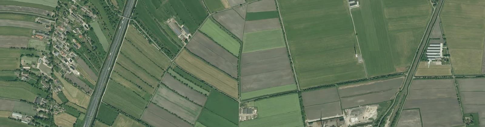 Luchtfoto van Verspreide huizen Dedemsvaart