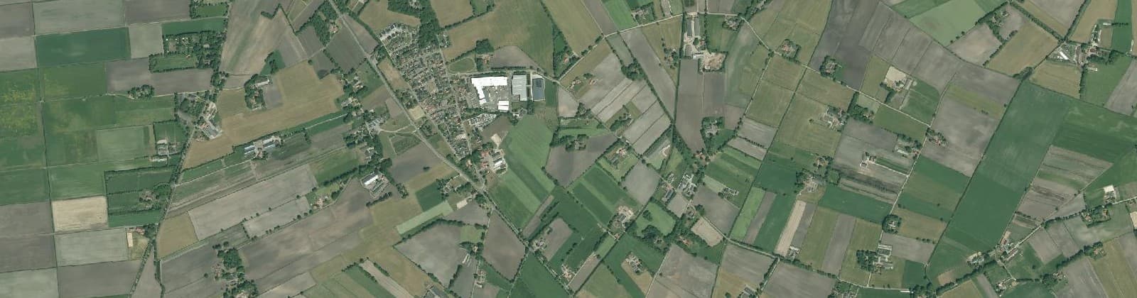 Luchtfoto van Verspreide huizen Langeveen