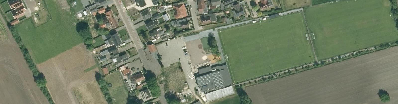 Luchtfoto van Manderveen kern