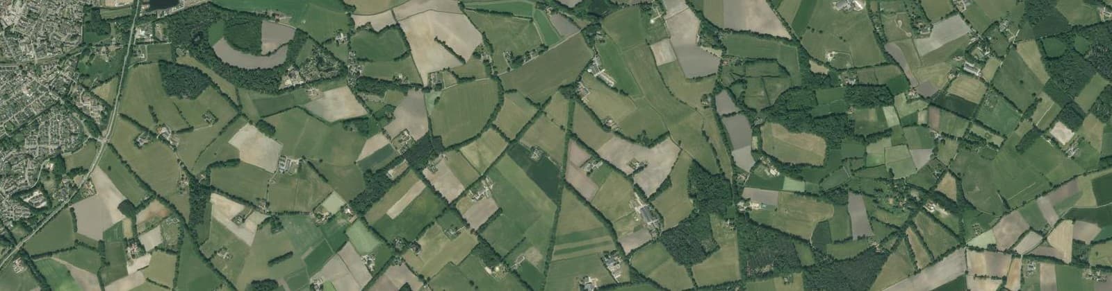 Luchtfoto van Verspreide huizen Haart