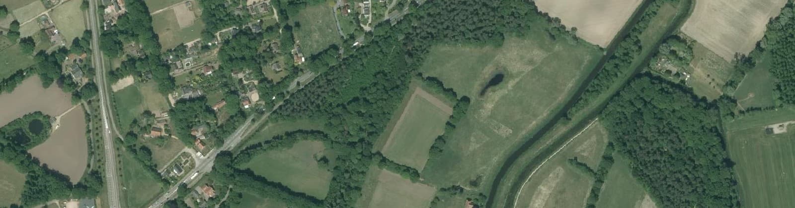 Luchtfoto van Verspreide huizen Hollenberg