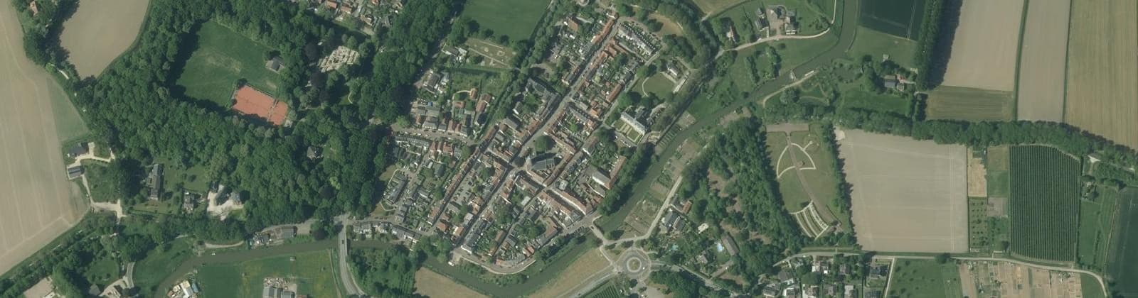 Luchtfoto van Buren Appelenboomgaard