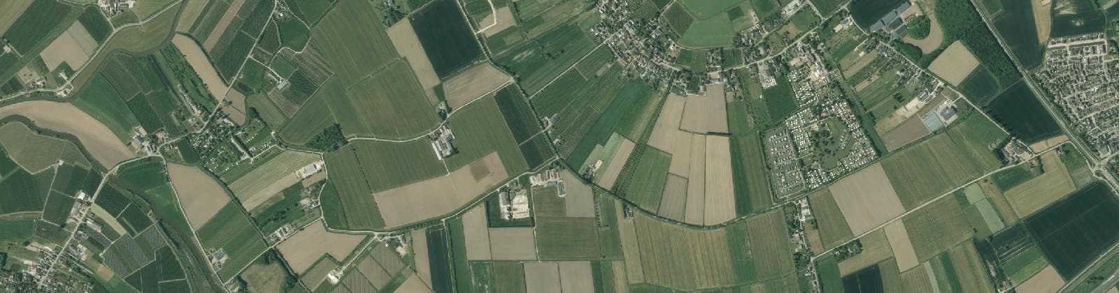 Luchtfoto van Verspreide huizen Erichem