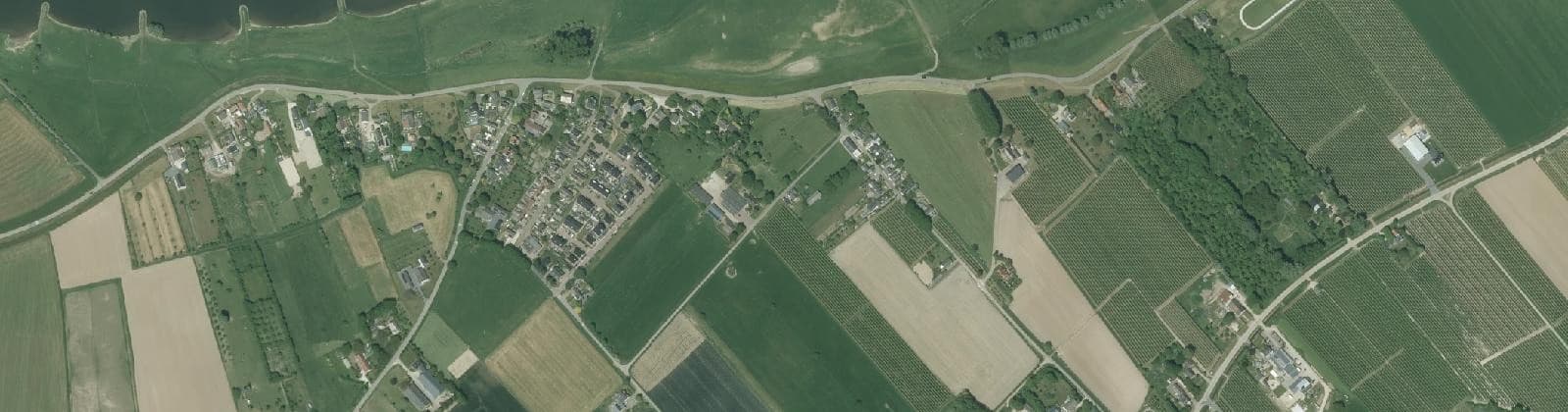 Luchtfoto van Ravenswaaij