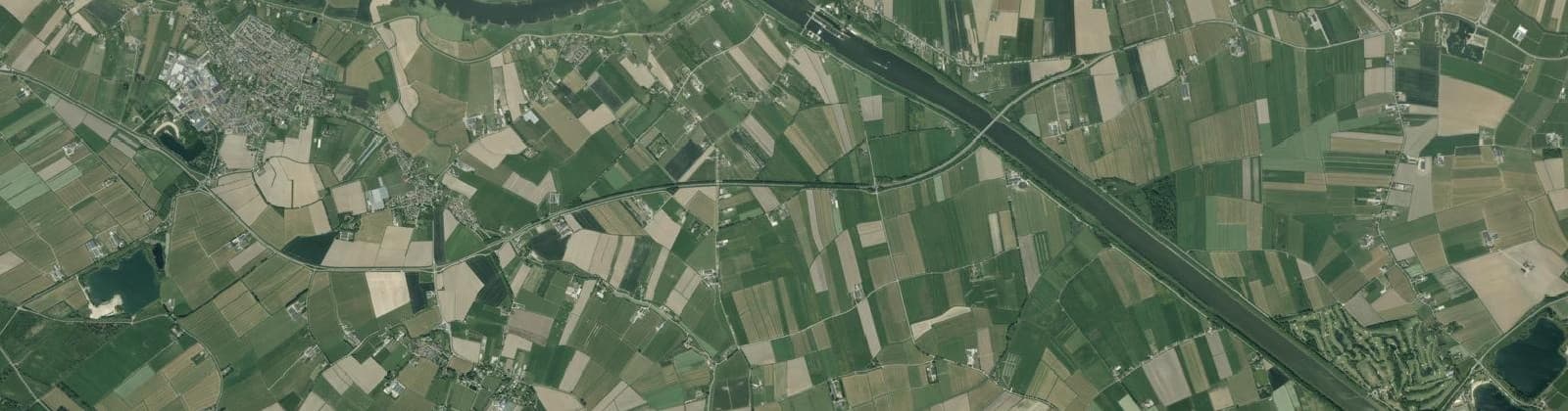 Luchtfoto van Verspreide huizen poldergebied