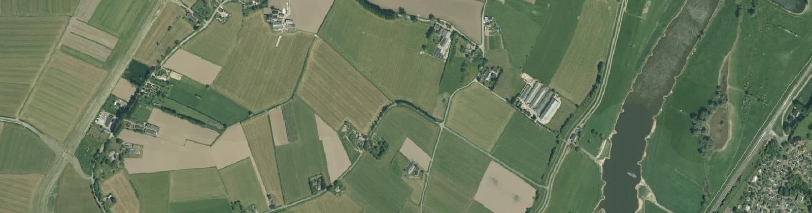 Luchtfoto van Verspreide huizen Vorchten