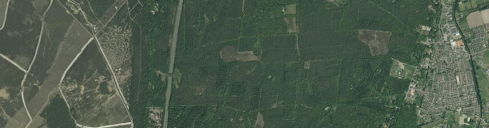 Luchtfoto van Verspreide huizen bosgebied