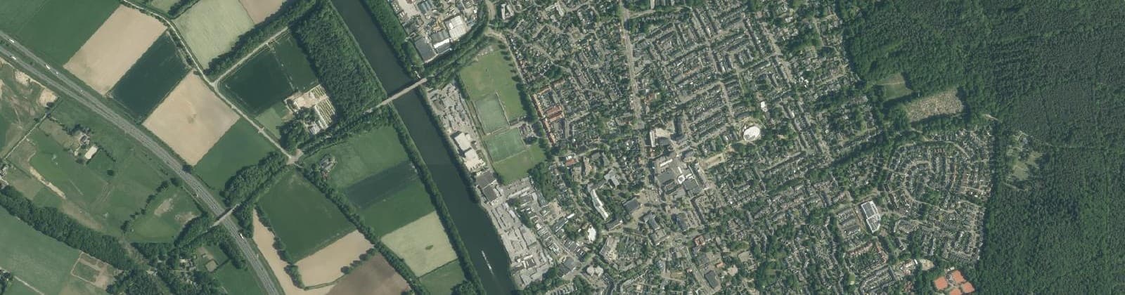 Luchtfoto van Verspreide huizen Malden
