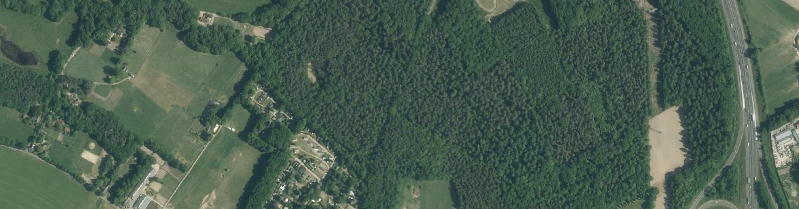 Luchtfoto van Verspr.h. bosgebied ten westen kanaal