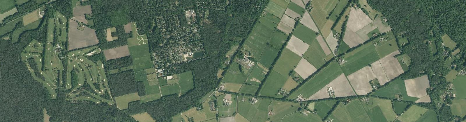 Luchtfoto van Verspreide huizen Het Veen en Grote Veld