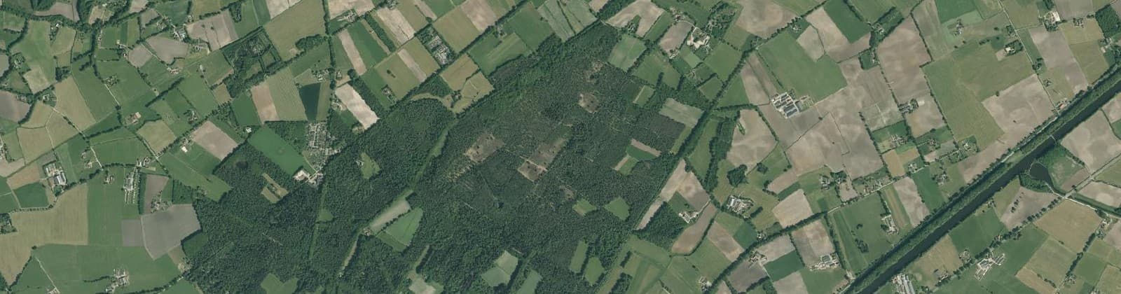 Luchtfoto van Verspreide huizen Ampsen