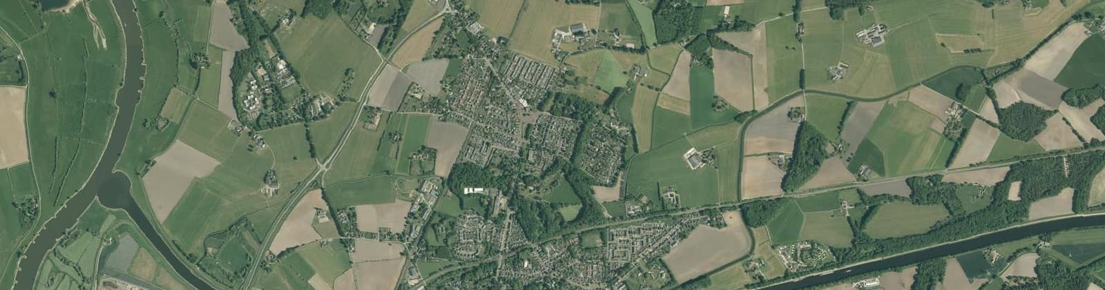 Luchtfoto van Verspreide huizen Eefde