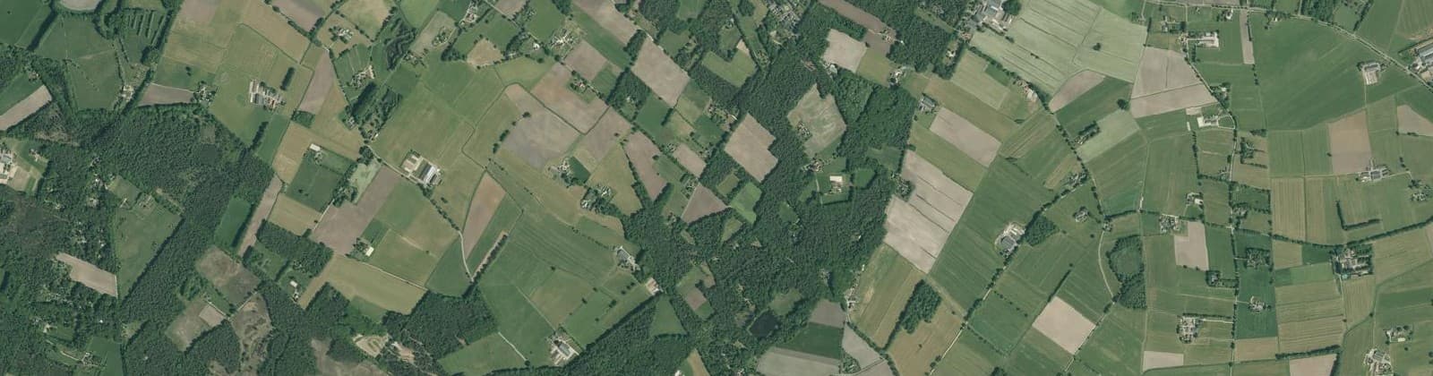 Luchtfoto van Verspreide huizen Harfsen