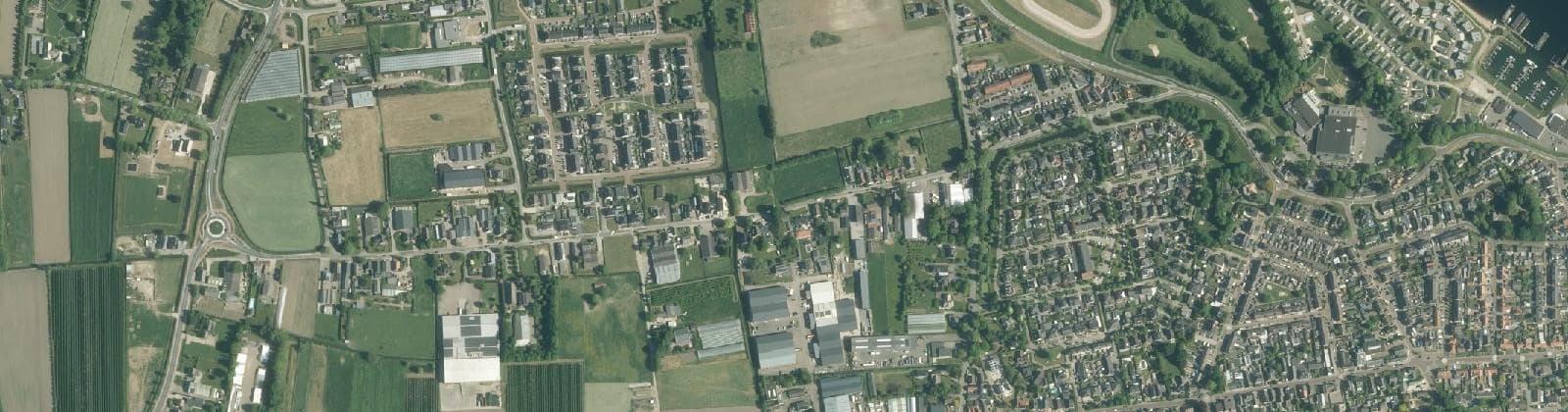 Luchtfoto van Verspr.h. Kerkdriel, Berm en Hoorzik
