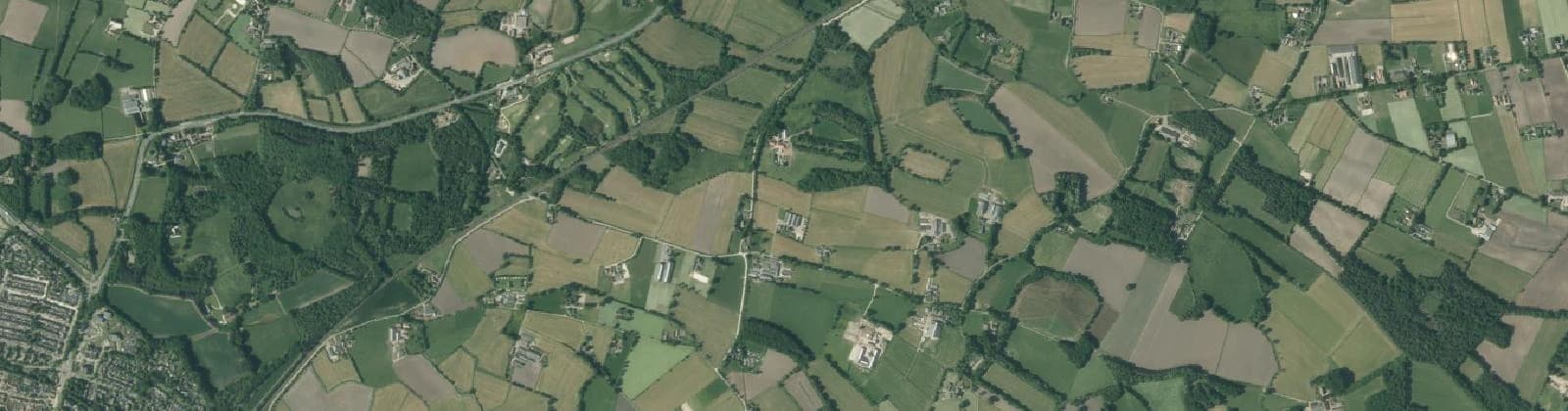 Luchtfoto van Verspreide huizen Hell en Diermen