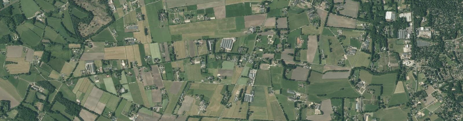 Luchtfoto van Verspr.h. Huinen en Halvinkhuizen