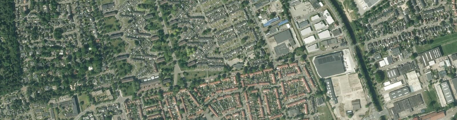 Luchtfoto van Dieren-Noord boven spoorlijn