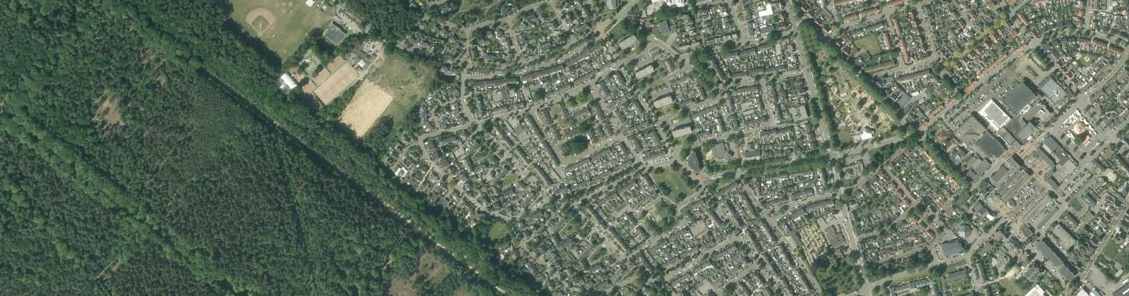 Luchtfoto van Dieren-West boven spoorlijn