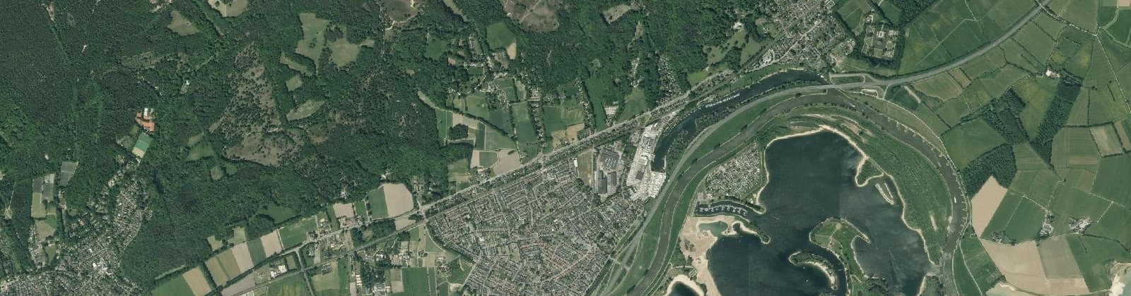 Luchtfoto van Verspreide huizen Rheden