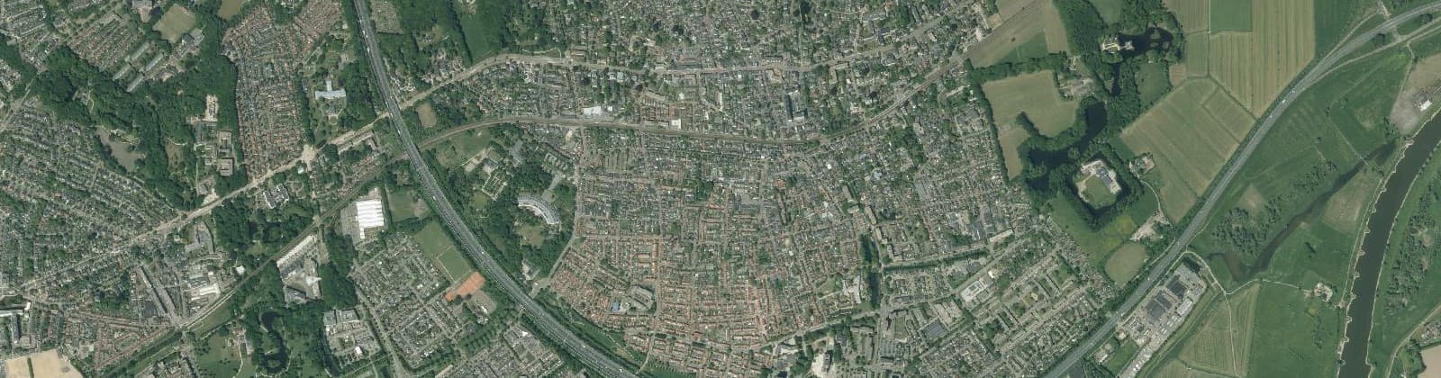 Luchtfoto van Velp-Zuid beneden spoorlijn