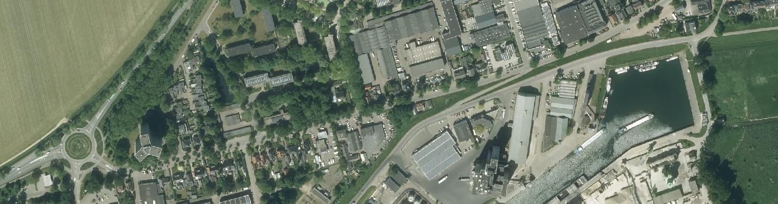 Luchtfoto van Nudepark, Rijnhaven en Industrieweg