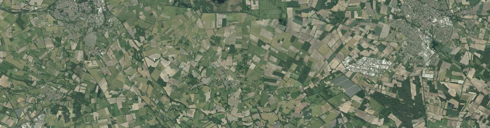 Luchtfoto van Verspreide huizen Meddo