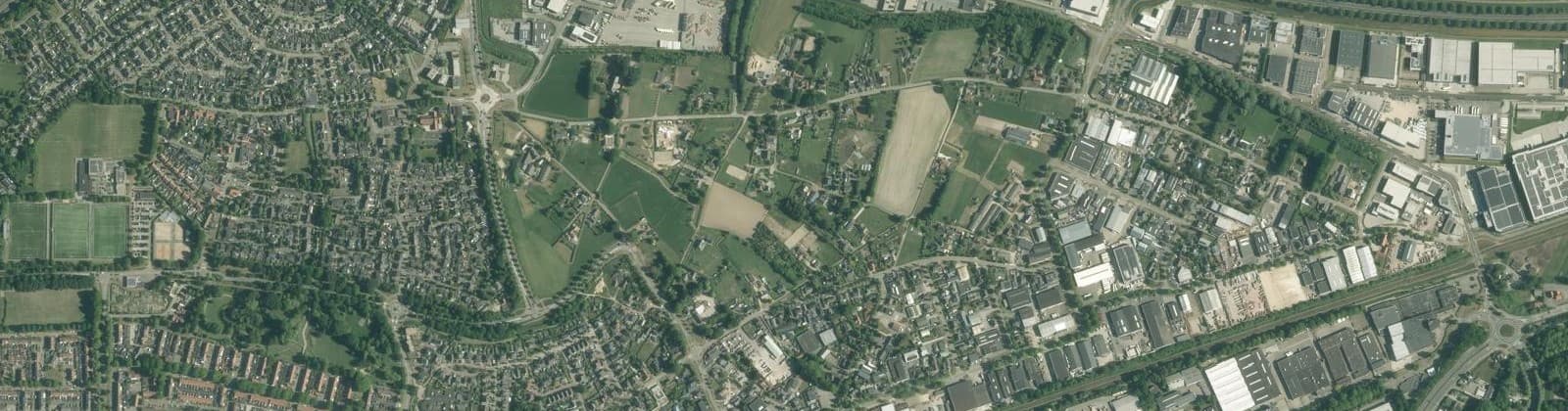 Luchtfoto van Verspreide huizen Woezik