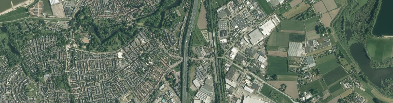 Luchtfoto van Verspreide huizen Oostzijde