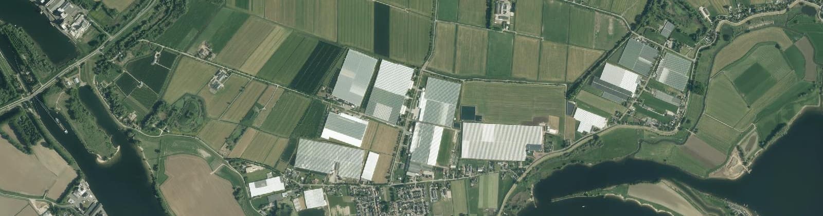 Luchtfoto van Verspr.h. in de polder Poederoijen