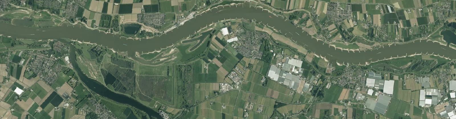 Luchtfoto van Verspreide huizen in de polder Brakel