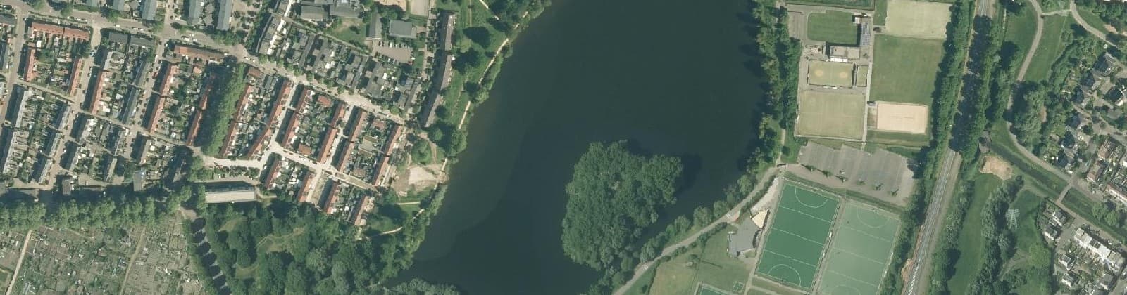 Luchtfoto van Vijver en omgeving
